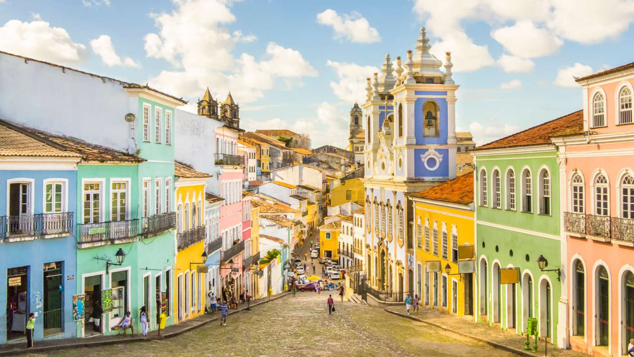 Você sabe o que é pelourinho? Saiba mais sobre a história e o significado desse importante símbolo histórico no Brasil.