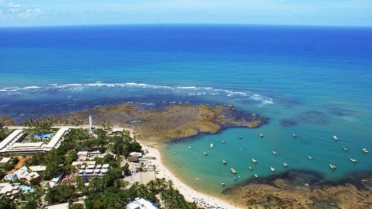 localização Praia do Forte Bahia